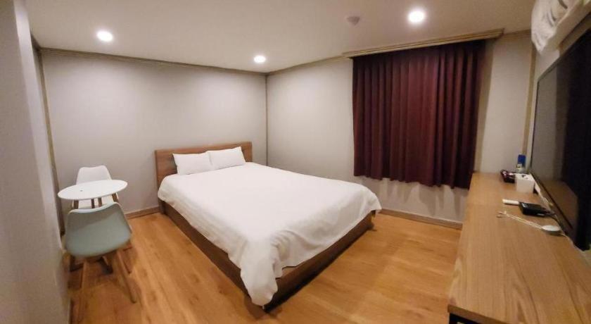 ג'גו Emerald Ace Hotel מראה חיצוני תמונה