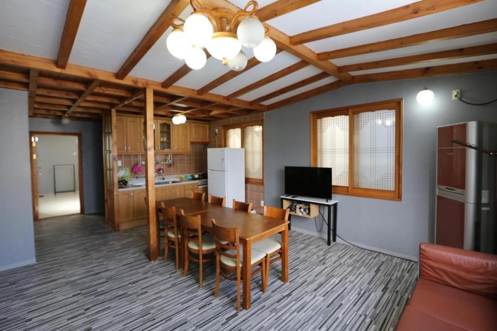 ג'גו Emerald Ace Hotel מראה חיצוני תמונה