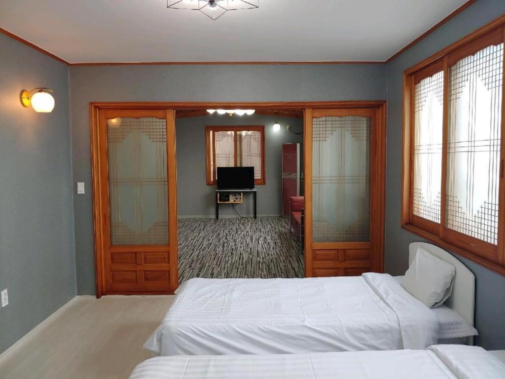 ג'גו Emerald Ace Hotel מראה חיצוני תמונה