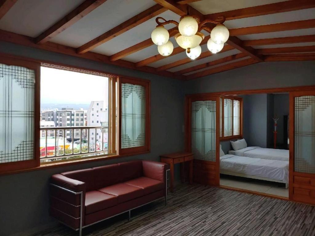 ג'גו Emerald Ace Hotel מראה חיצוני תמונה