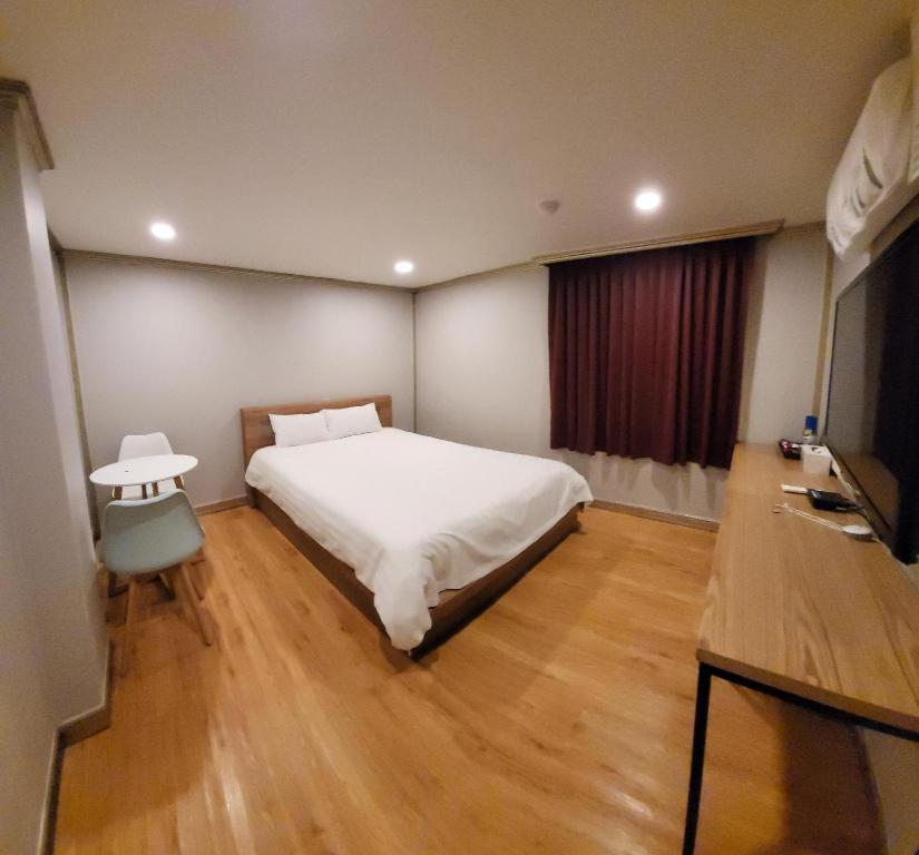 ג'גו Emerald Ace Hotel מראה חיצוני תמונה