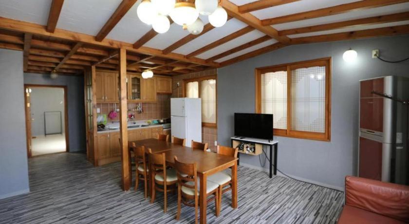 ג'גו Emerald Ace Hotel מראה חיצוני תמונה