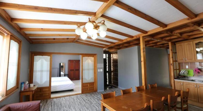 ג'גו Emerald Ace Hotel מראה חיצוני תמונה
