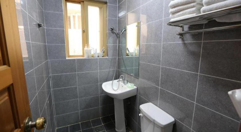 ג'גו Emerald Ace Hotel מראה חיצוני תמונה